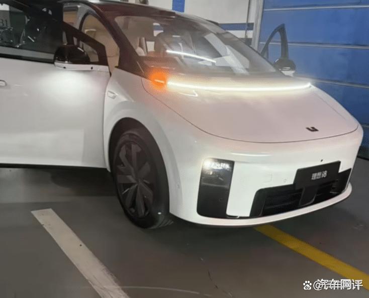 理想i8内饰细节曝光：定位为中大型纯电SUV