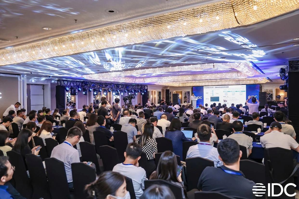 2025深圳CIO峰会圆满落幕：IDC中国数字工业领军者奖项荣耀揭晓