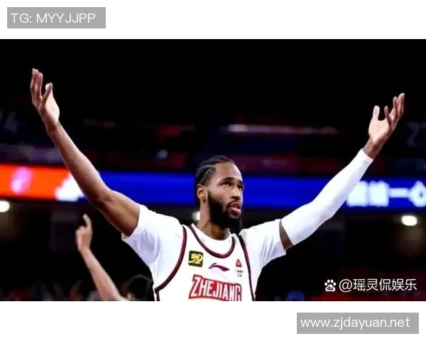 杜锋罕见休闲装亮相背心拖鞋造型引球迷热议 杜锋罕见休闲装亮相背心拖鞋造型引球迷热议