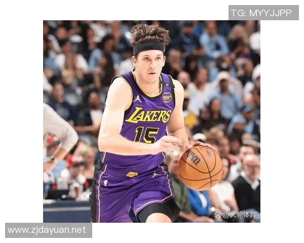 里夫斯分球篮下 詹姆斯转身上篮拿下两分 里夫斯分球篮下 詹姆斯转身上篮拿下两分